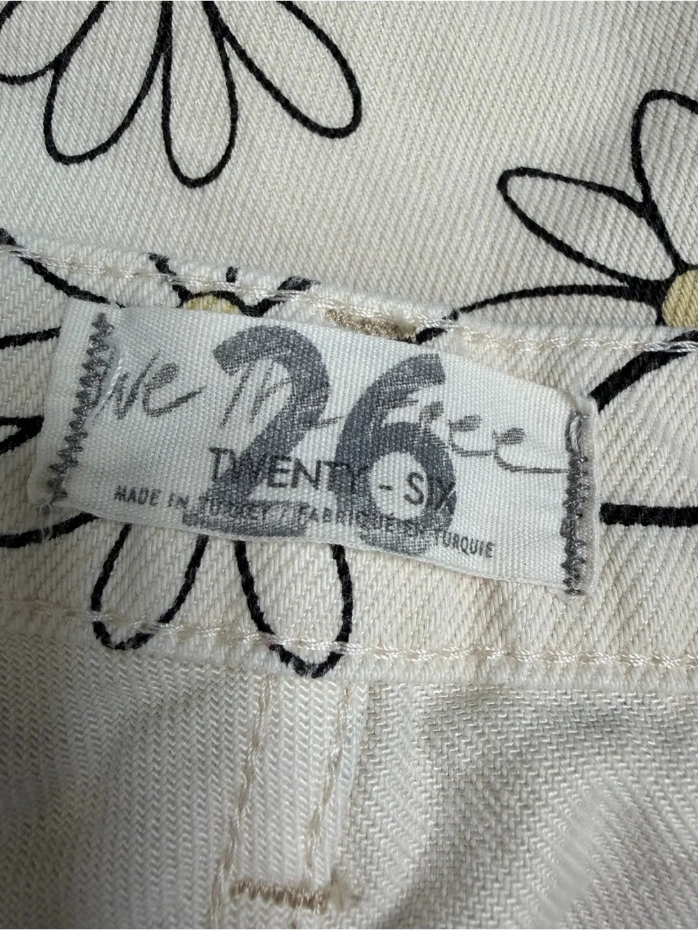 We The Free Daisy Print Mid Rise Button Fly Jean Size 26